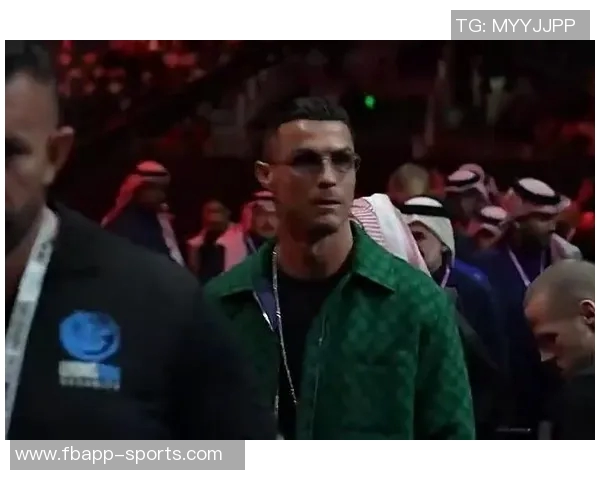 拳击教练：我很乐意和C罗坐下聊聊，我可以帮他提升心理素质